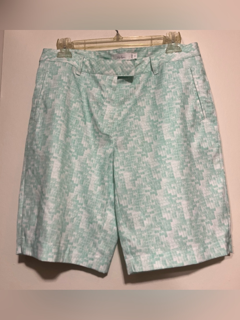 Lady Hagen Mint Pattern Flat-Front Women’s Golf Shorts